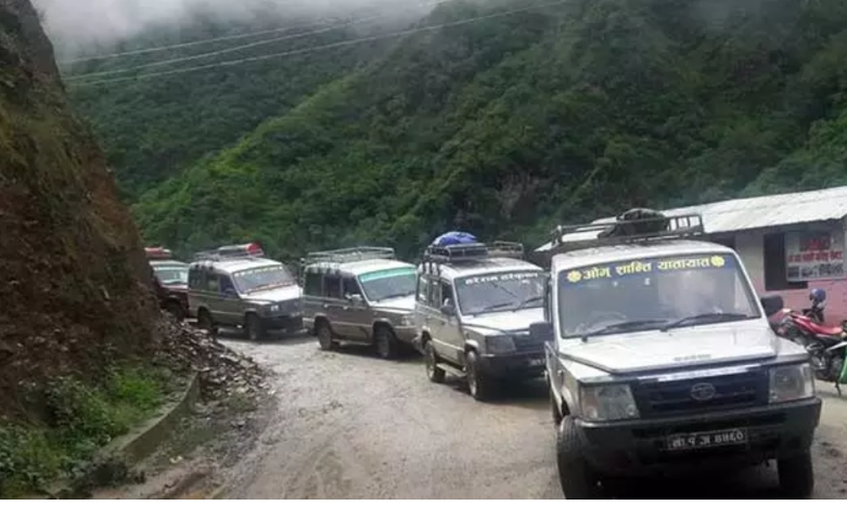 हेटौँडा–चित्लाङ–चन्द्रागिरि–काठमाडौँ र हेटौँडा–पालुङ–नौबिसे सडकमा गुड्नथाले गाडी