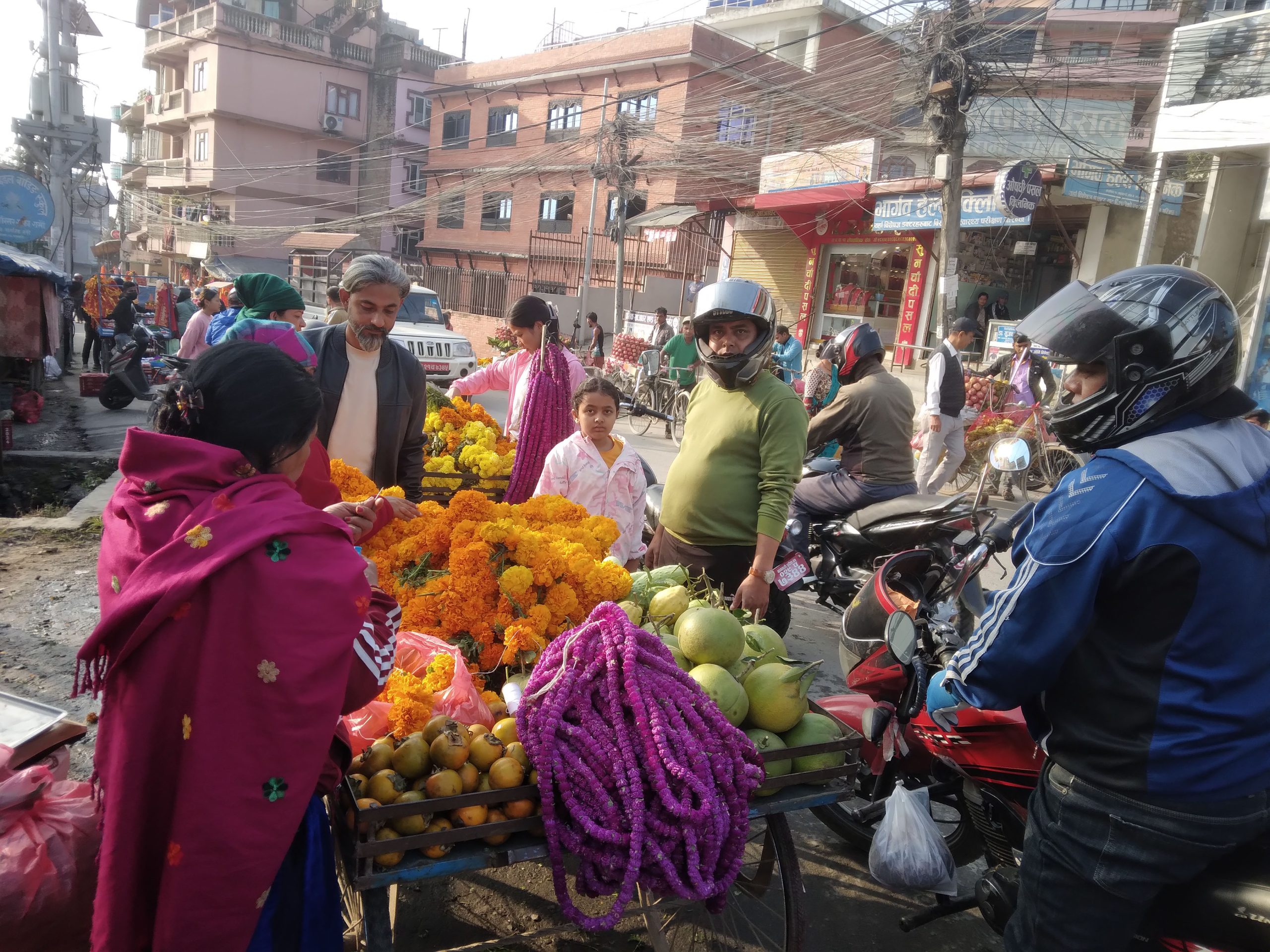 इन्द्रचोकमा तिहारको किनमेलको भीड(फोटोफिचर)