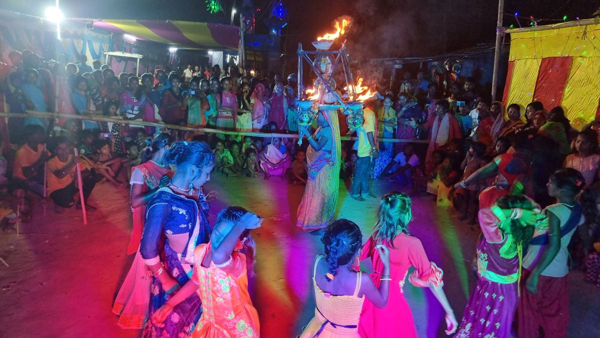 दसैँसँगै मिथिलाञ्चलको घरआँगनमा झिझियाको लोकभाका गुञ्जिन थाल्यो