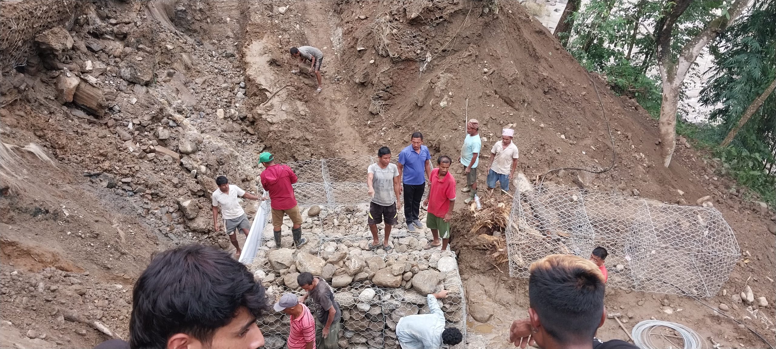 मेची राजमार्ग र तमोर करिडोर अवरुद्ध हुँदा वैकल्पिक मार्ग प्रयोग