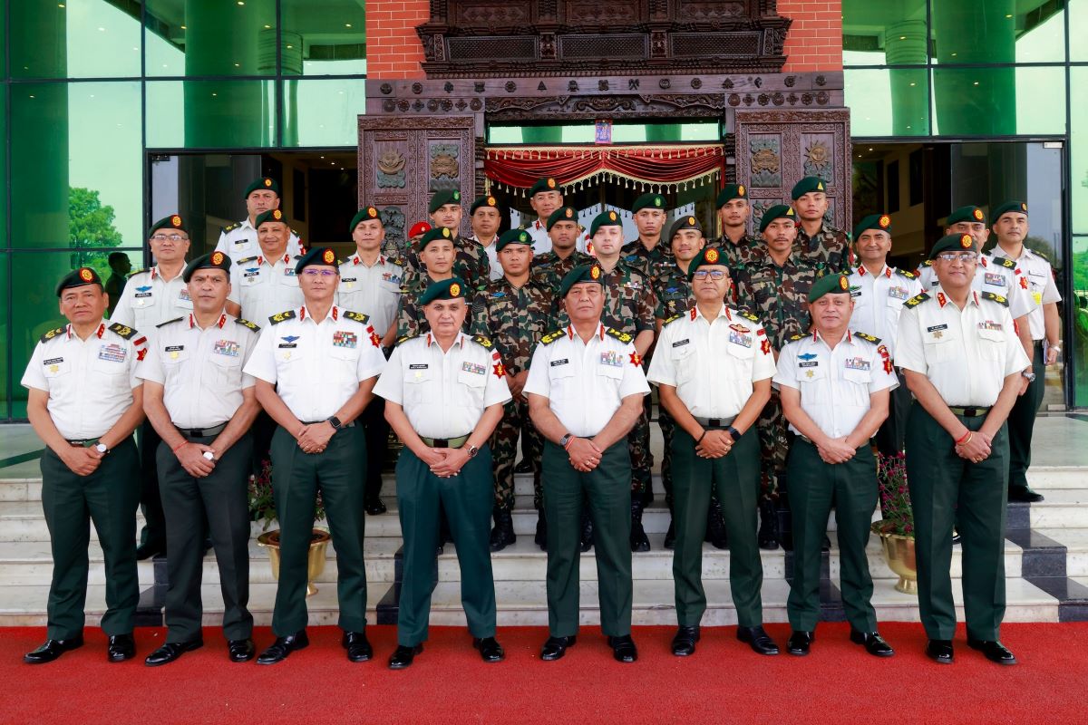 स्वर्ण पदक विजेता टोली प्रधानसेनापतिबाट सुशोभित