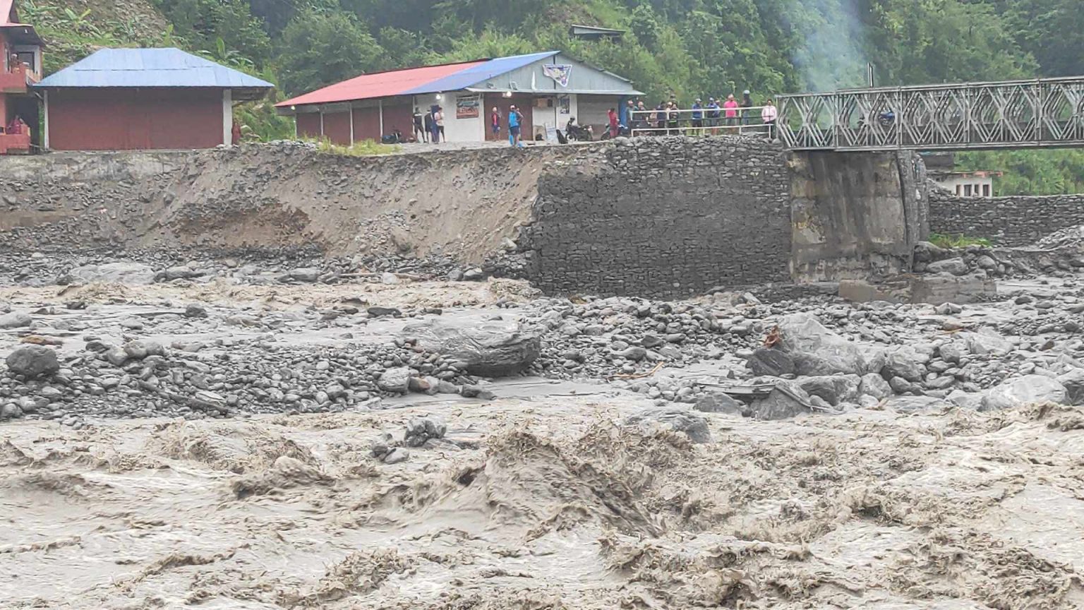 बाढी पहिराबाट सिन्धुपाल्चोकमा बस्ती, खानेपानी र सडकलगायत पूर्वाधारमा ठूलो क्षति