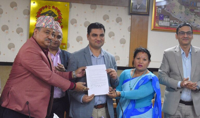 महिला स्वास्थ्य स्वयंसेविकाहरुले आफ्नो कामका लागि निःशुल्क सार्वजनिक यातायात चढ्न पाउने