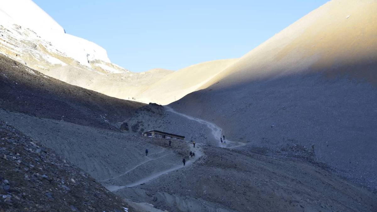 साहासिक पदयात्राका लागि थोराङ्ला पास, दसैँ तिहारको बिदामा पर्यटकहरुको चहलपहल