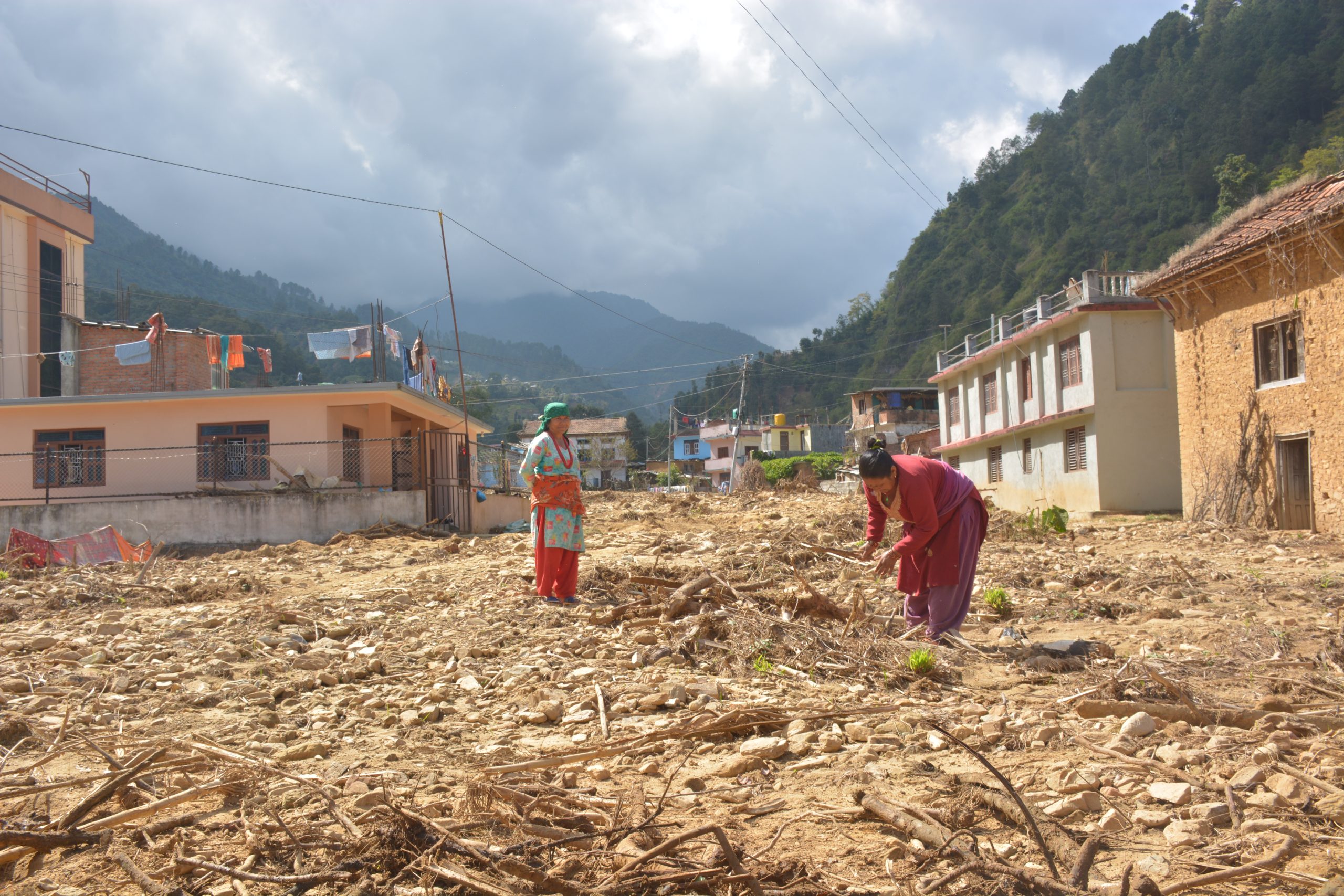 आशामै बित्यो रोशीका बाढीपीडितको एक महिना