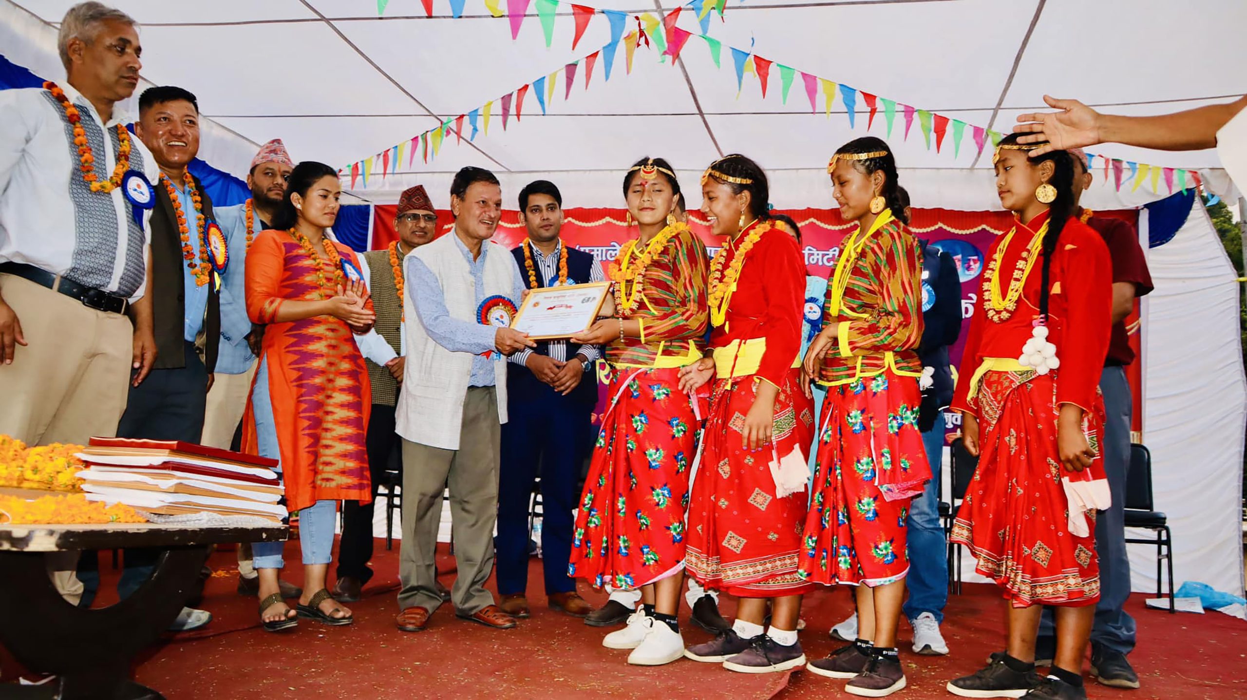 नुवाकोटमा अन्तरविद्यालय देउसीभैलो प्रतियोगिता