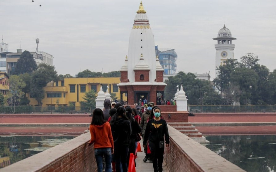 रानीपोखरीबीचको बालगोपालेश्वर मन्दिरमा बिहानैदेखि भक्तजनको घुइँचो