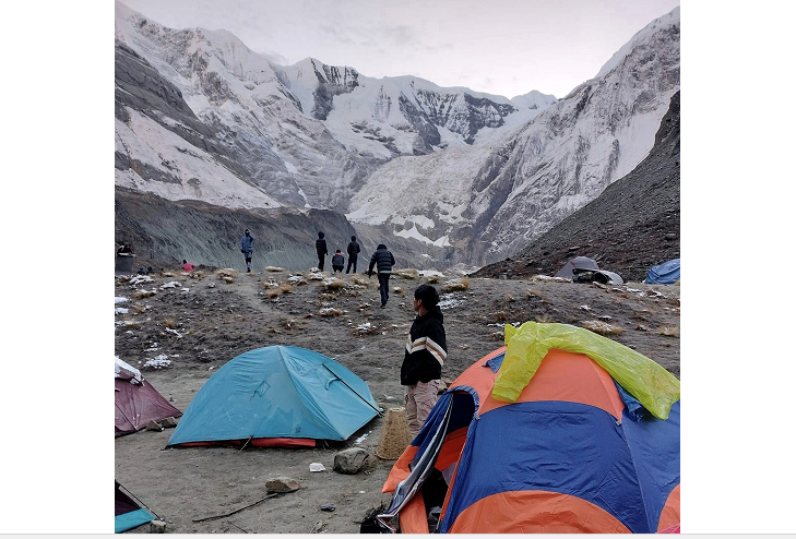 अन्नपूर्ण आधार शिविर : पर्यटकसँगै फोहरको चुनौती