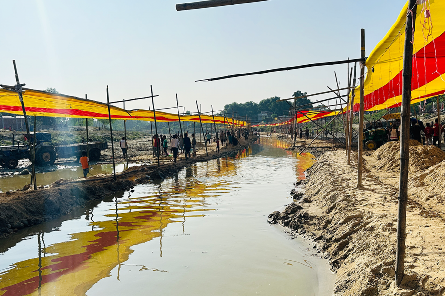 सिङ्गारिँदै सिरहाका छठ घाट, मूल्य वृद्धिको मारमा भक्तजन