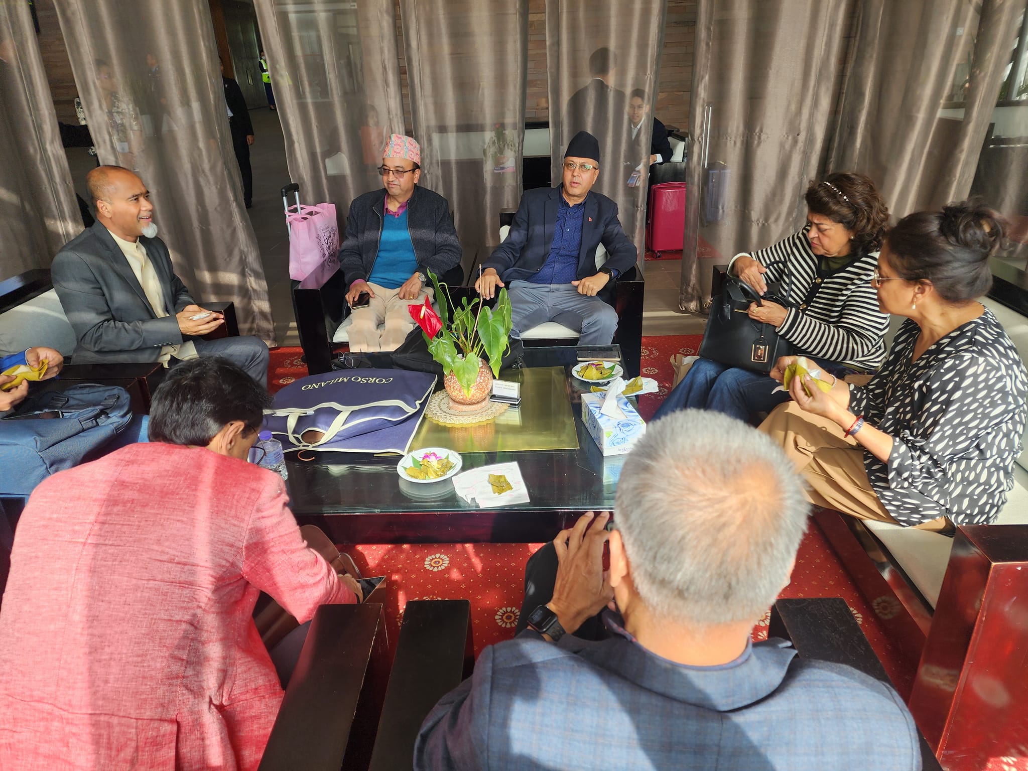 यी हुन् आईक्यापको १२ औं अधिवेशनमा भाग लिन कम्बोडिया गएका नेपाली नेता