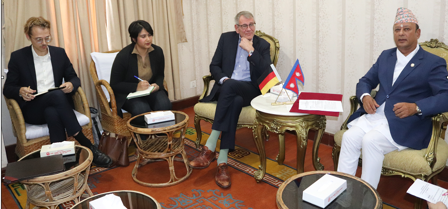 ऊर्जामन्त्री खड्का र नेपालका लागि जर्मनीका राजदूतबीच शिष्टाचार भेट