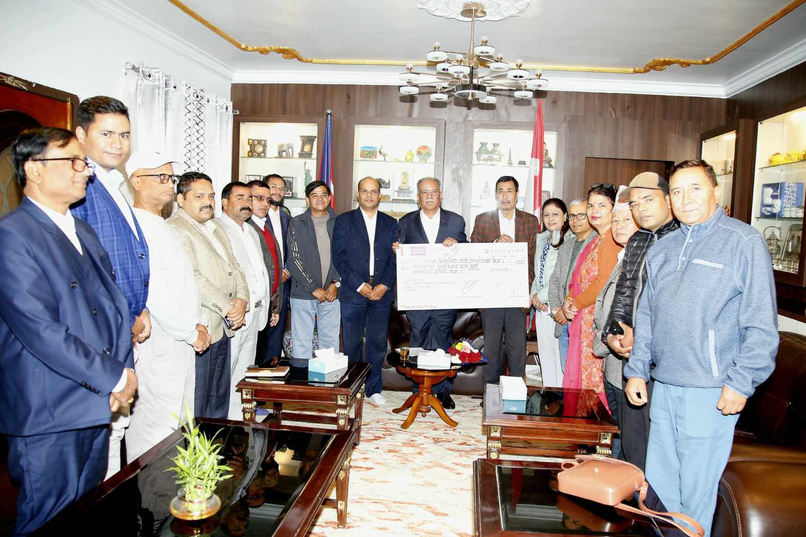 बाढीपीडितलाई कर्मचारी महासंघद्वारा सात लाख ७७ हजार सहयोग