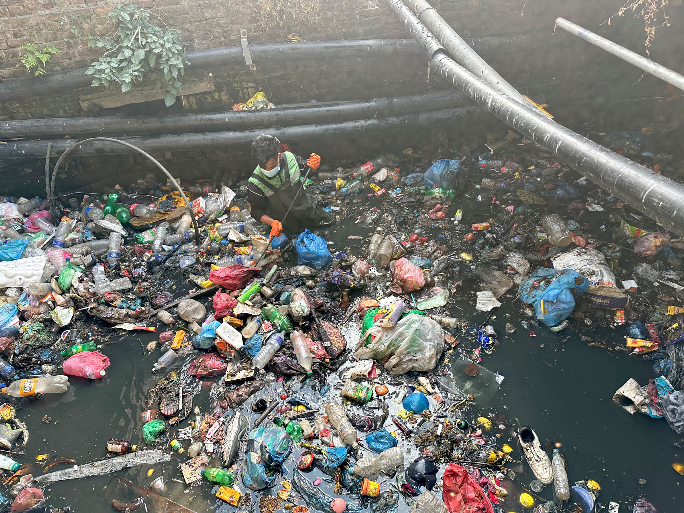 टुकुचाखेलाको सरसफाइमा जुट्यो महानगर(फोटोफिचर)