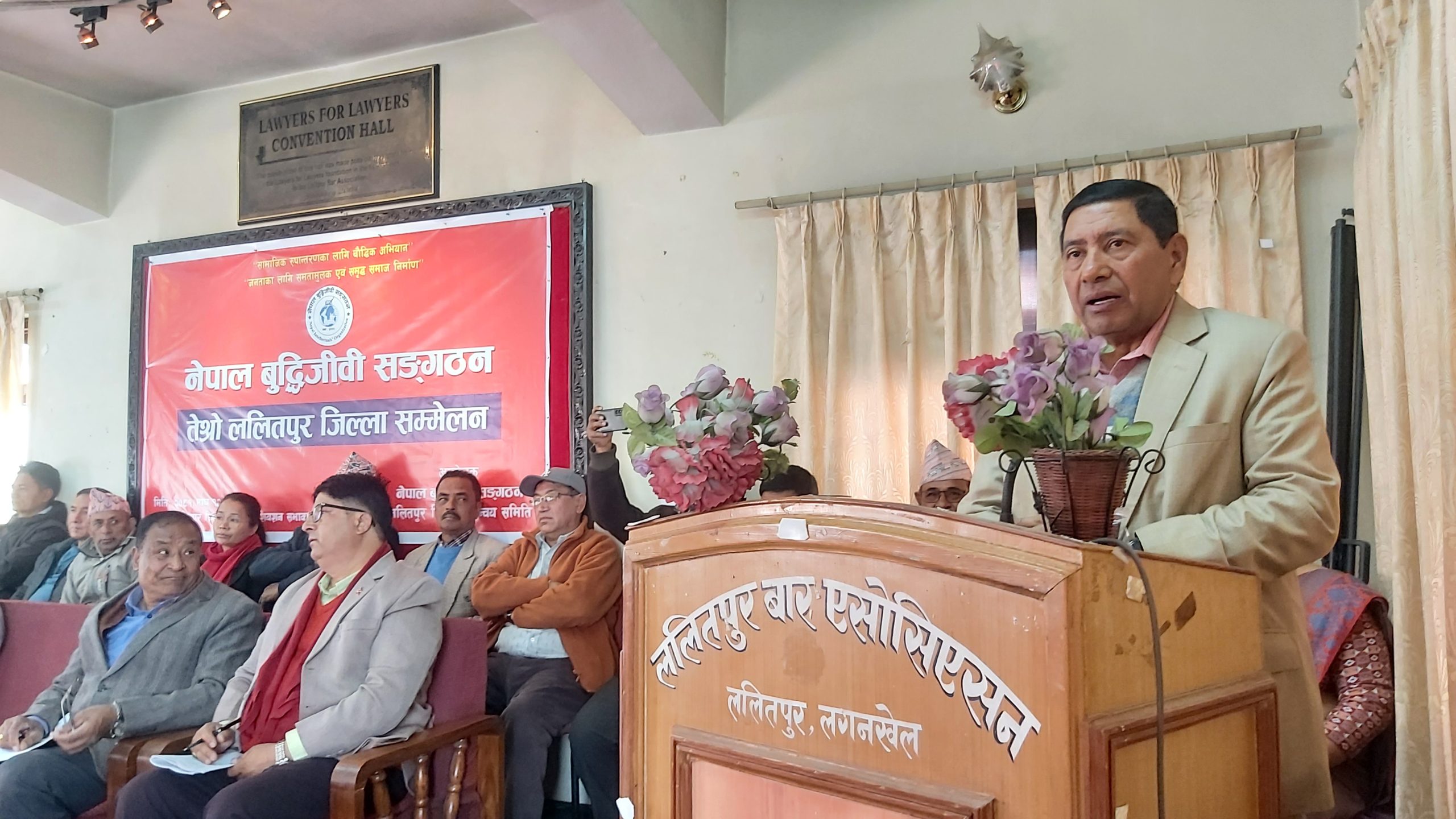 यथास्थितिवादमा कम्युनिष्ट आन्दोलन अघि बढ्न सक्दैनः उपाध्यक्ष श्रेष्ठ