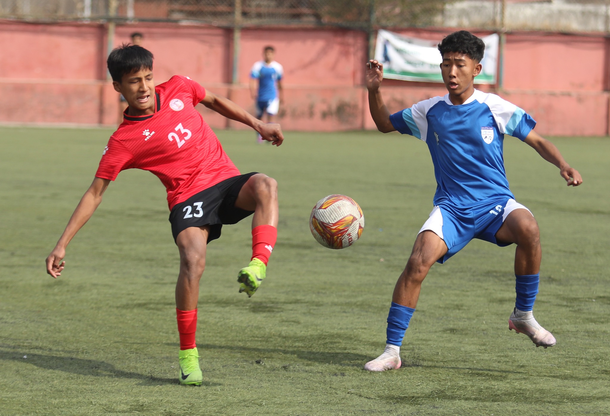 चर्च ब्वाइजद्वारा पुलिस पराजित