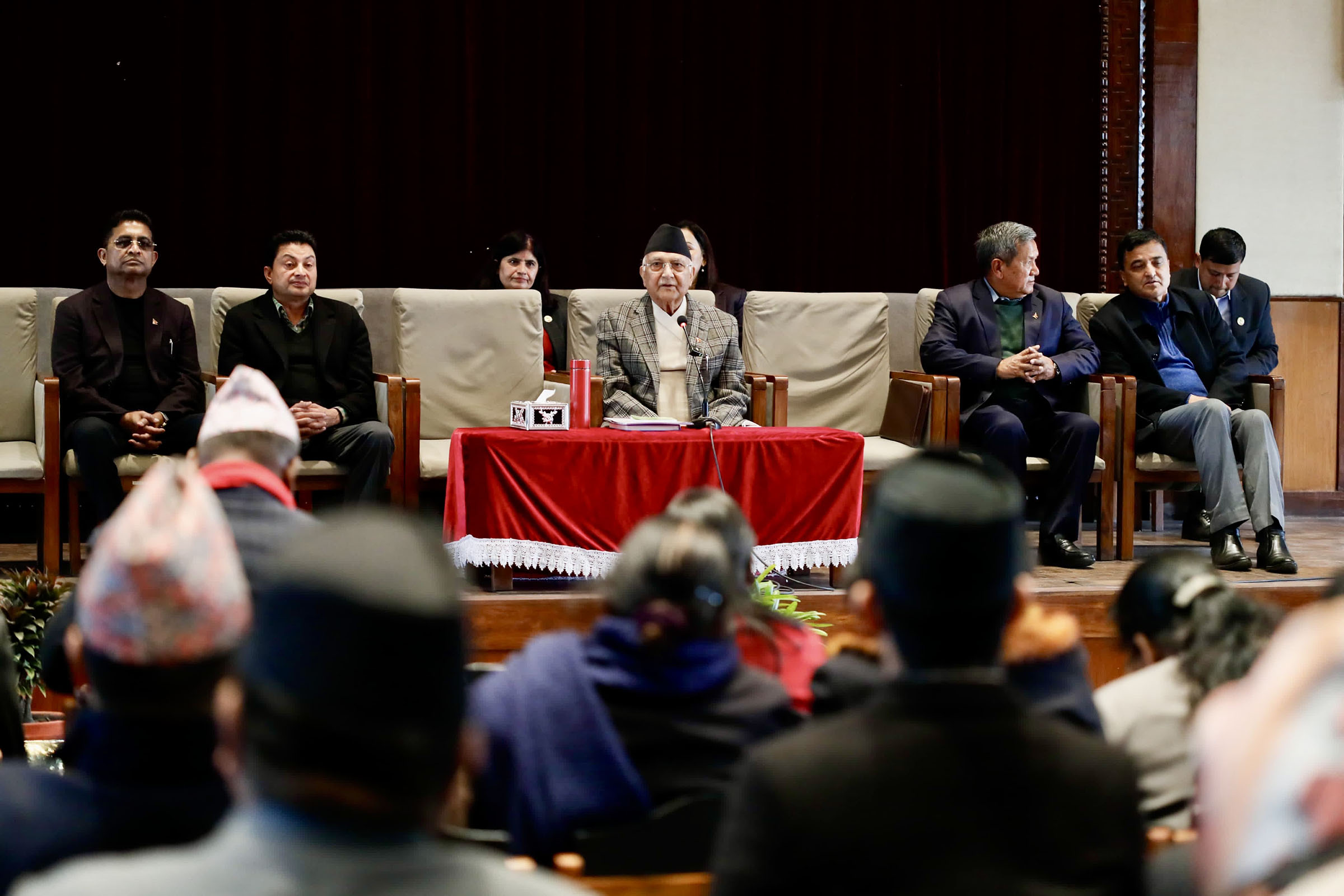 हिउँदे अधिवेशनलाई प्रभावकारी बनाउन भूमिका खेल्न आफ्ना सांसदलाई एमालेको निर्देशन