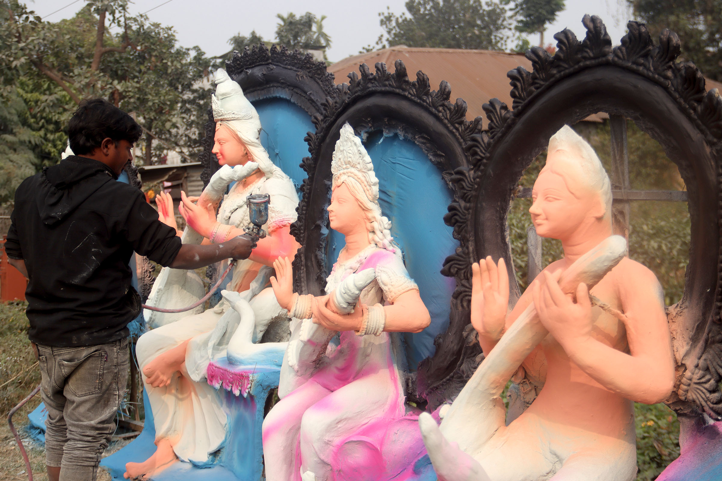 वसन्तपञ्चमी पर्वः केशोर र बयरको बजार जम्दै