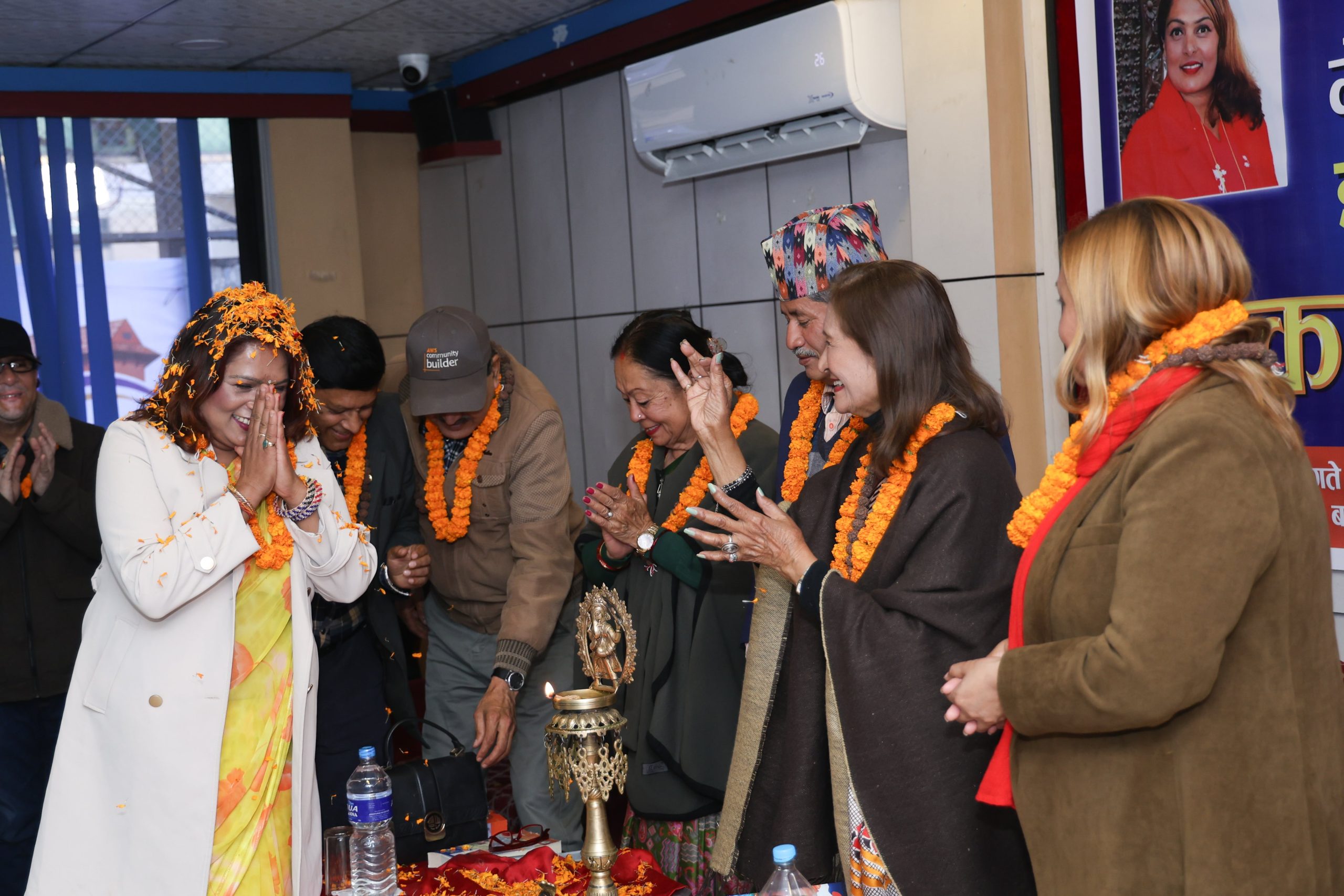 सञ्चारकर्मी तथा गीतकार गीता अधिकारीको आलेखसंग्रह ‘मेरा कलमका डोबहरू’ लोकार्पण