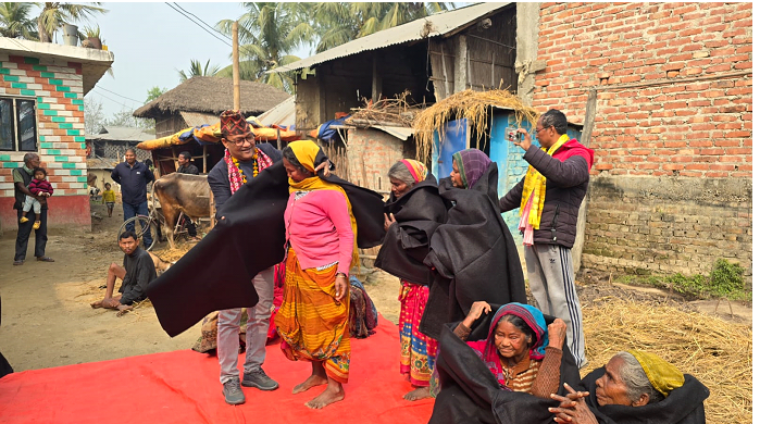 शीतलहर प्रभावितलाई लहान नगरपालिकाद्वारा एक हजार थान कम्बल वितरण
