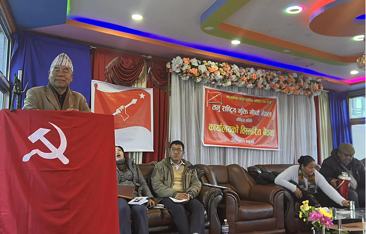 दुईदलीय शक्तिको अभ्यास स्वीकार्य नहुने देव गुरुङको चेतावनी