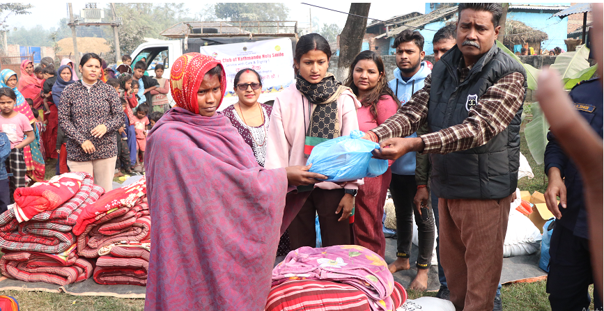 विपन्न मुसहर बस्तीका सुत्केरी आमा र बच्चालाई न्यानो कपडा र खाद्यान्न वितरण