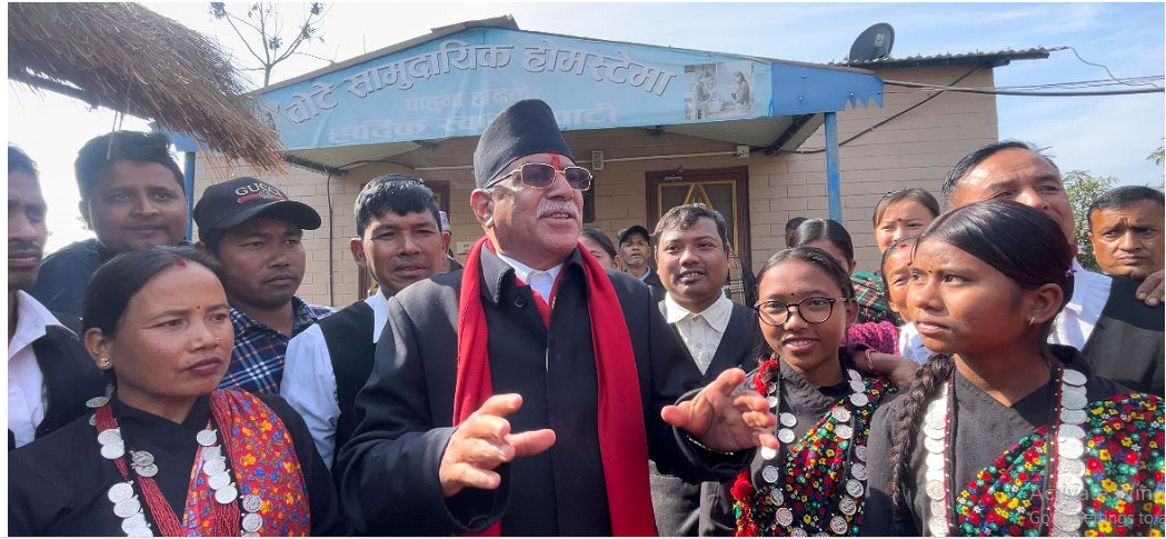 प्रचण्डद्वारा दाङमा सहिद तथा बेपत्ता परिवारसँग भेटवार्ता