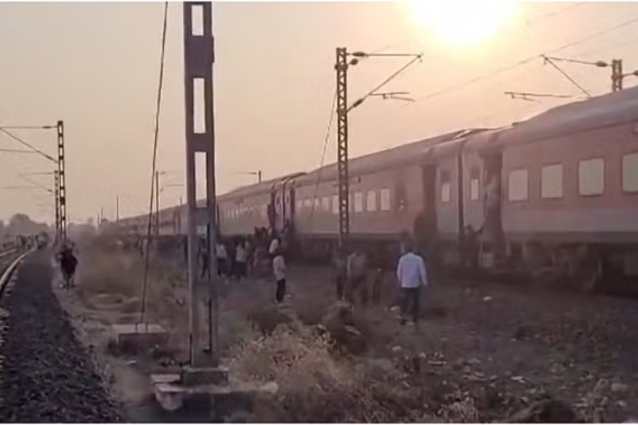 भारतमा रेल दुर्घटनामा मृत्यु हुनेमा चार नेपाली