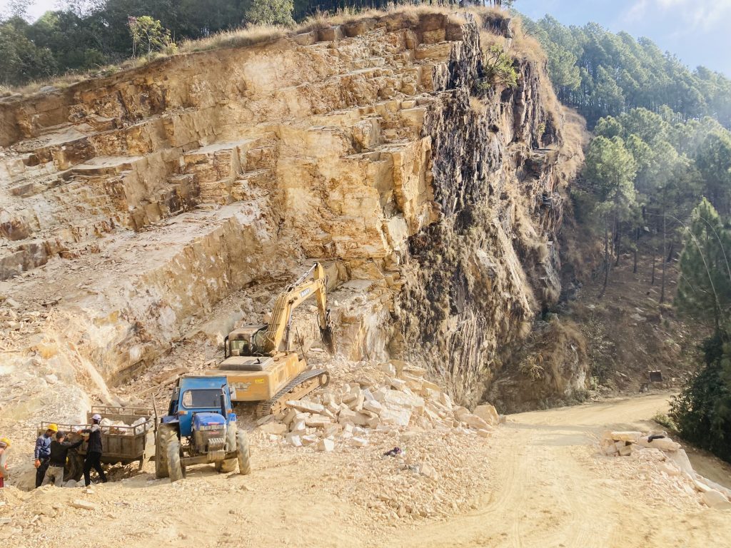 विश्व बैंकको सहयोगमा बागलुङका तीन सडक स्तरोन्नतिको काम धमाधम
