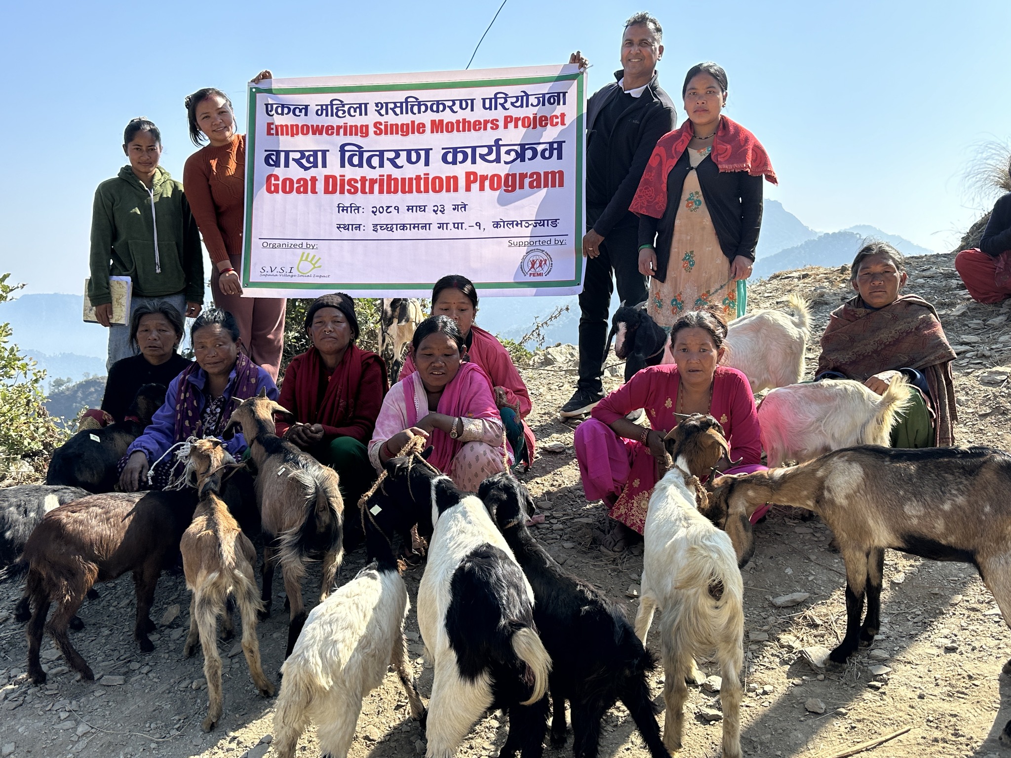 एकल चेपाङ महिलालाई बाख्रा वितरण
