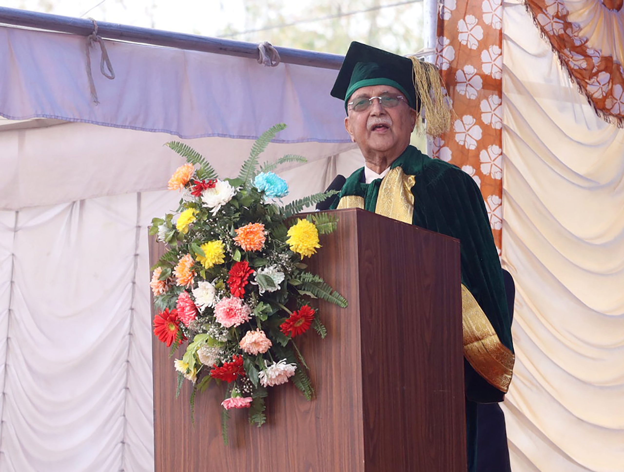 दीक्षित विद्यार्थीलाई प्रधानमन्त्रीको आग्रहः नागरिक सर्वोच्चताको गर्व तपाईंहरुमा होस्