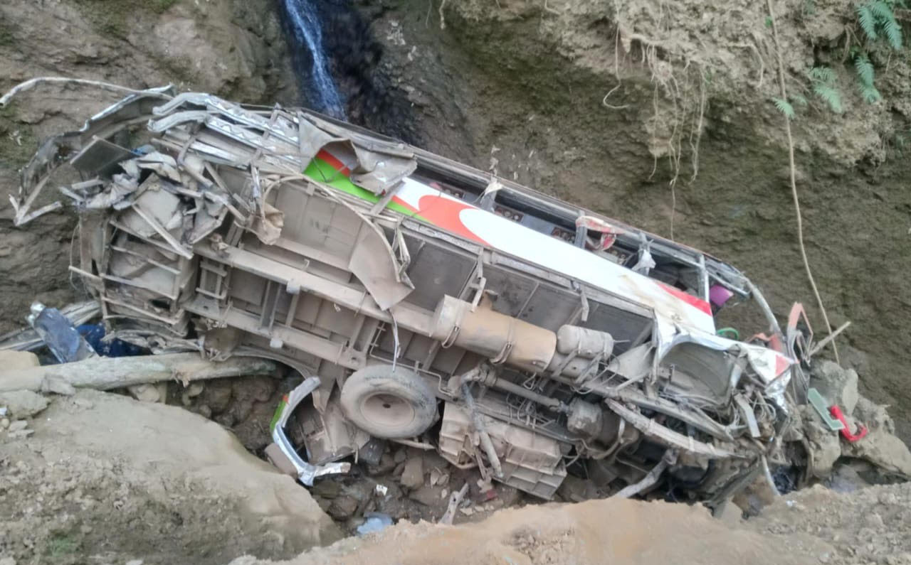 जन्ती पुर्याएर फर्किएको बस काभ्रेको तेमालमा दुर्घटना, एक जनाको मृत्यु