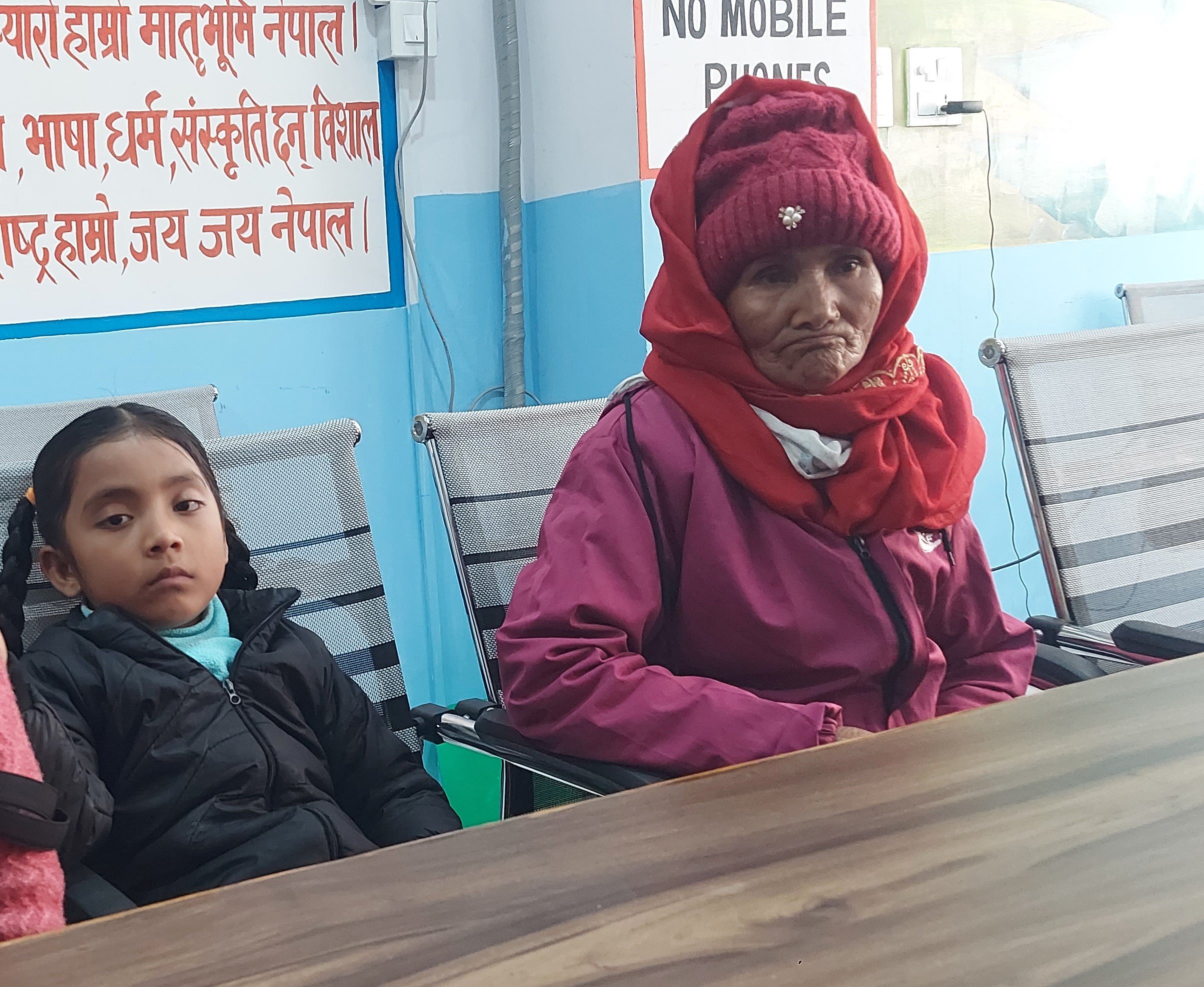 मलेसियाबाट छोरीको शव ल्याउन १० महिनादेखि भौँतारिरहेकी ७० वर्षीया आमा