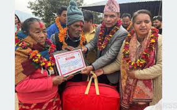माओवादी केन्द्रद्वारा सहिद तथा बेपत्ताका परिवार सम्मानित