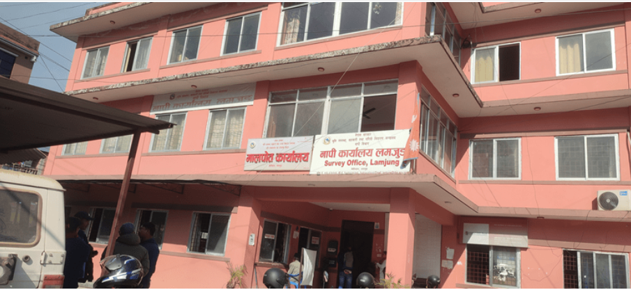 कार्यालय प्रमुख नहुँदा कामकाज प्रभावित, कर्मचारीले पाएनन् तलब