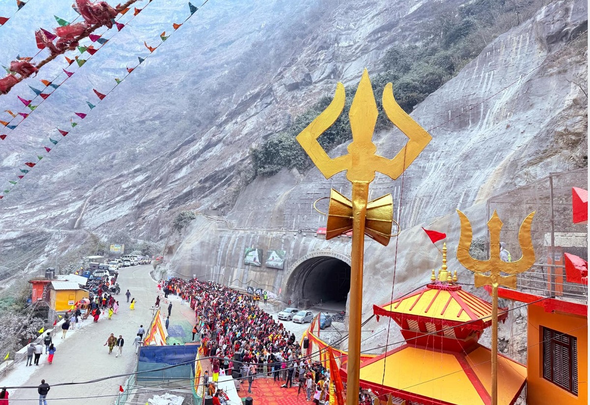पाल्पाका शिव मन्दिरमा बिहानैदेखि भक्तजनको घुइँचो