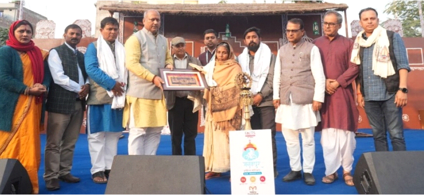 ‘अमित झा साहित्य सङ्गीत पुरस्कार’ स्व कामतको परिवारलाई प्रदान