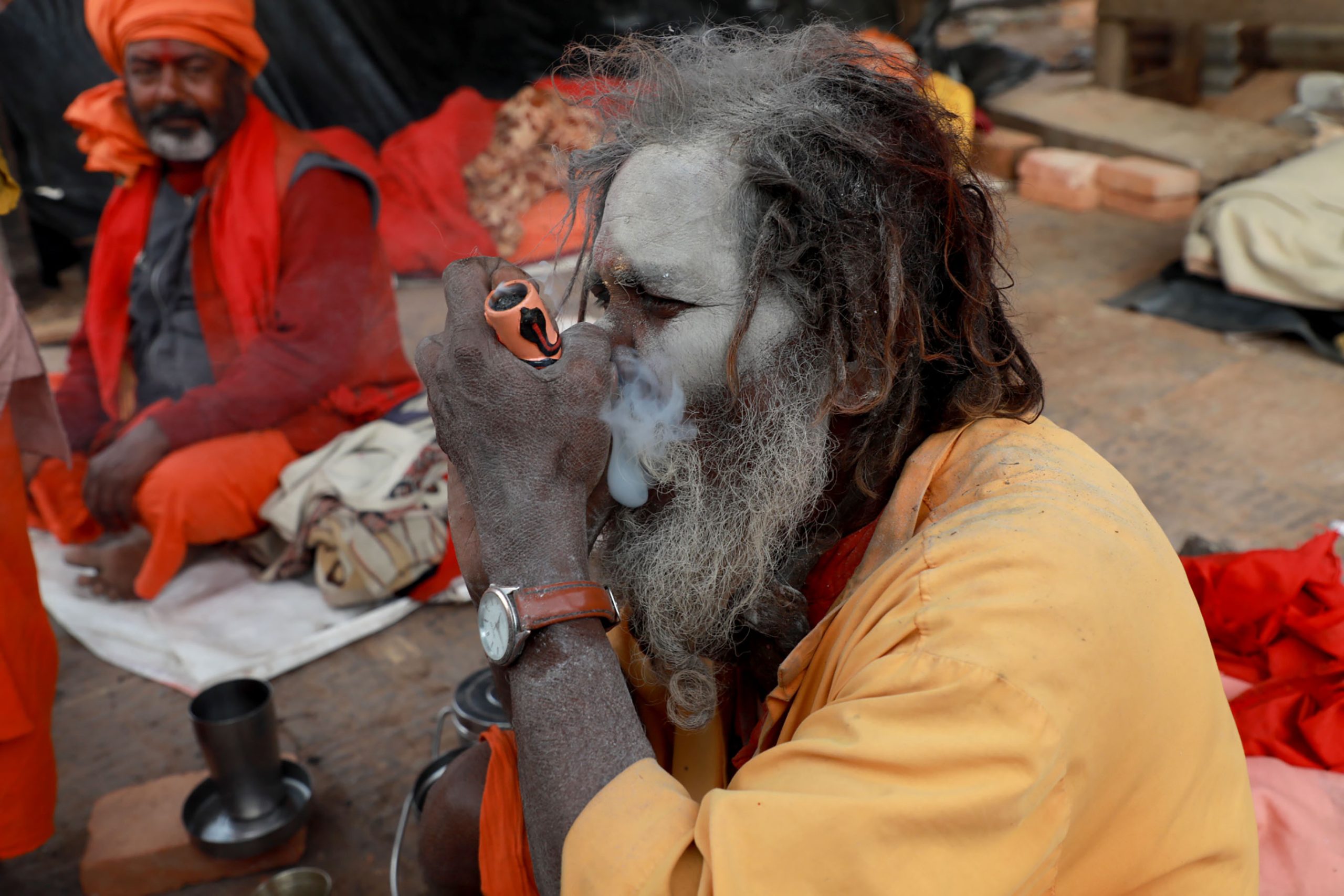 पशुपतिमा आएका नागा बाबासहित साधुसन्तलाई बिदाइ गरिँदै
