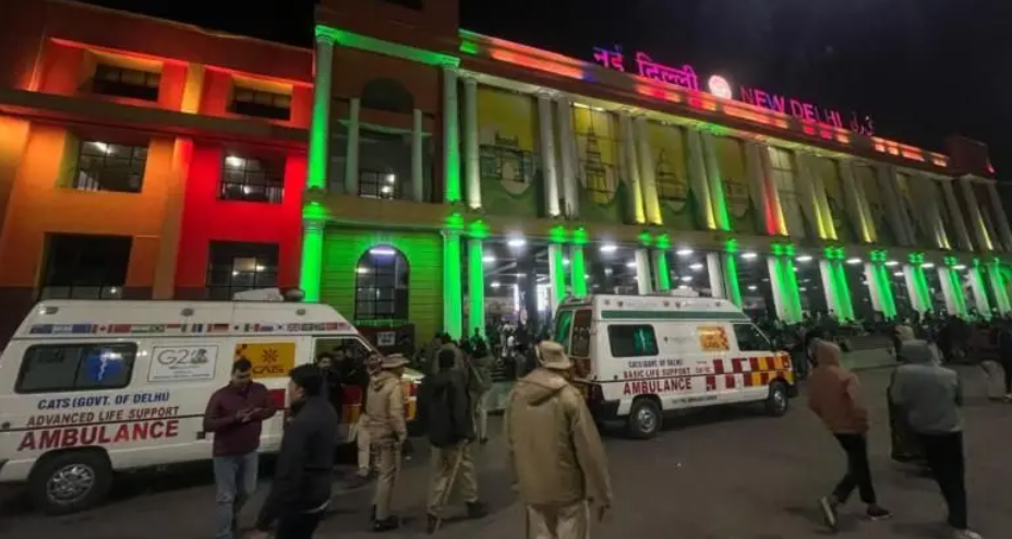 नयाँदिल्लीस्थित रेल स्टेशनमा भागदौड मच्चिँदा १५ जनाको मृत्यु