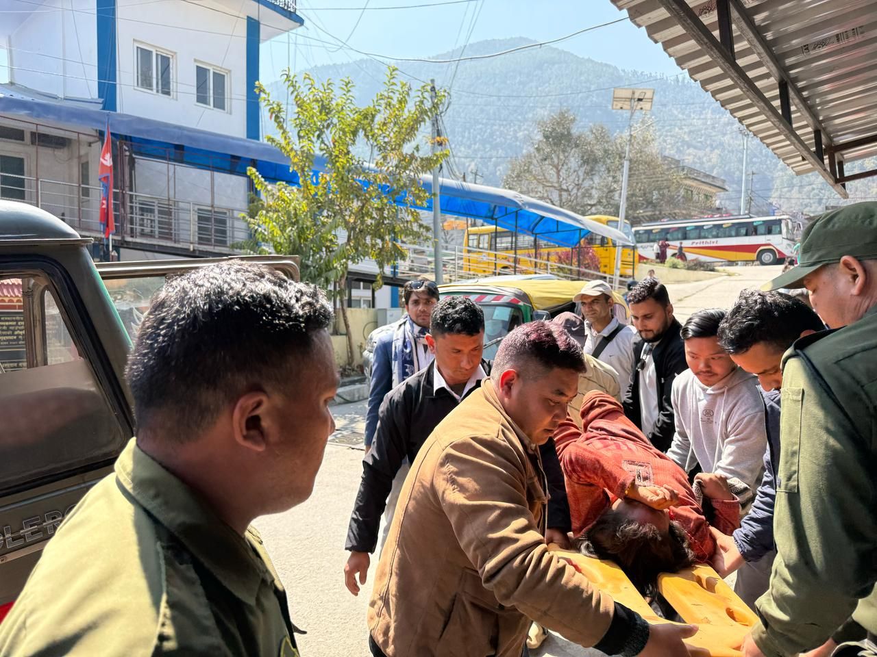 गोरखामा माइक्रोबस दुर्घटना हुँदा एकजनाको मृत्यु, ११ घाइते
