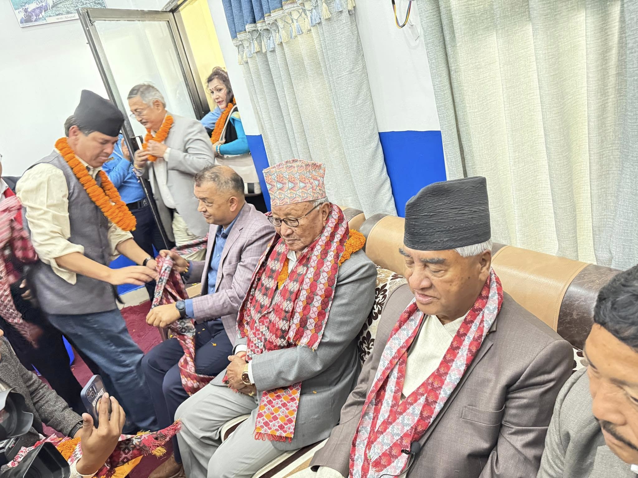 राजतन्त्र आउने हल्ला मात्र होः सभापति देउवा