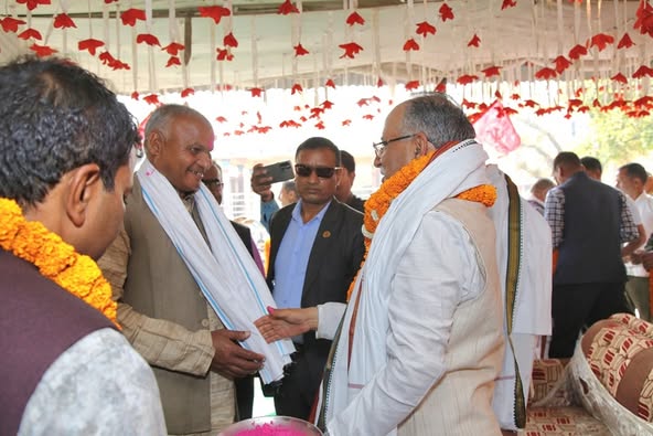 रौतहटमा लोसपाका जिल्ला अध्यक्षसहित ६५ जना माओवादी केन्द्रमा प्रवेश