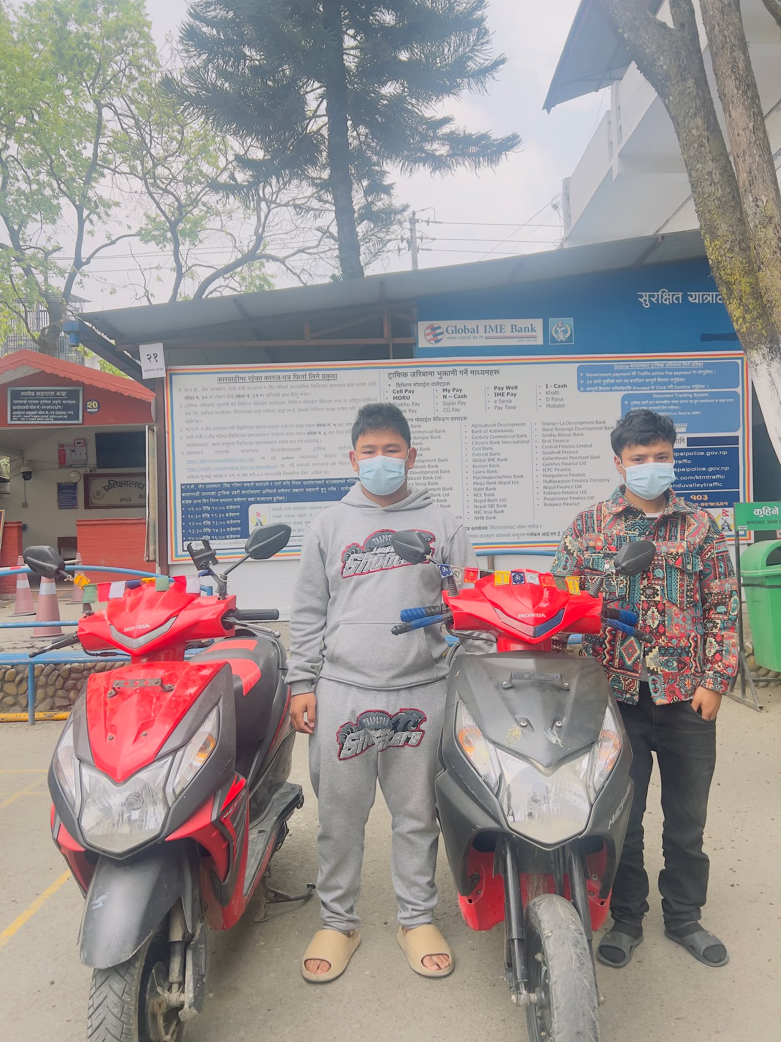 स्कुटर चोरीमा संलग्न दुईजना ट्राफिक प्रहरीको नियन्त्रणमा
