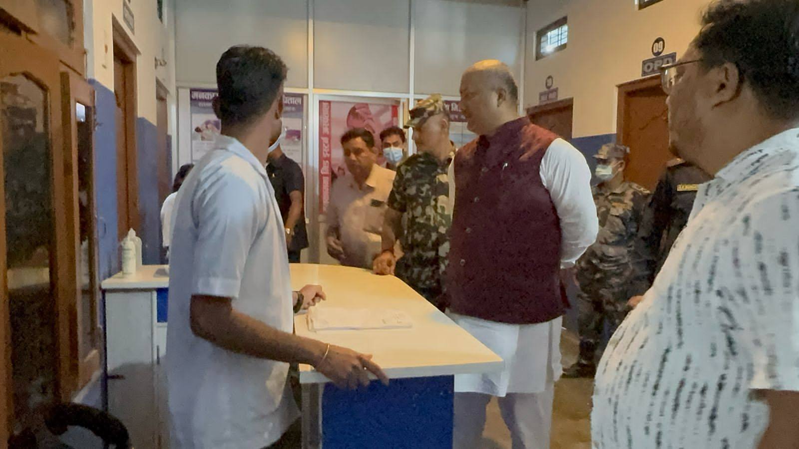 सिरहाको मिर्चैयाका १३ वटा निजी स्वास्थ्य संस्था बन्द गर्न मुख्यमन्त्री सिंहको निर्देशन