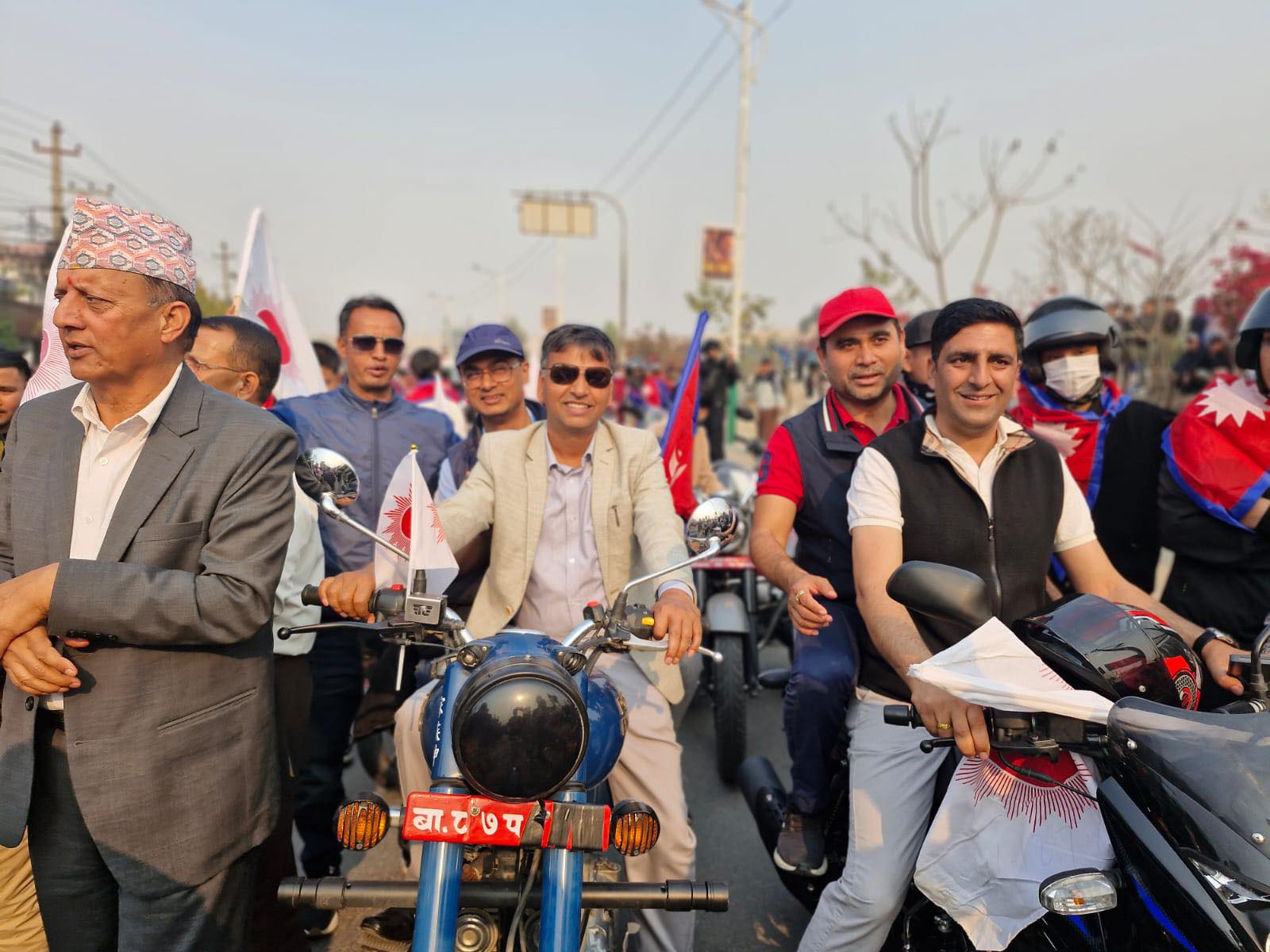 राजावादीको अभियानविरुद्ध काठमाडौंमा एमालेको मोटरसाइकल र्‍याली