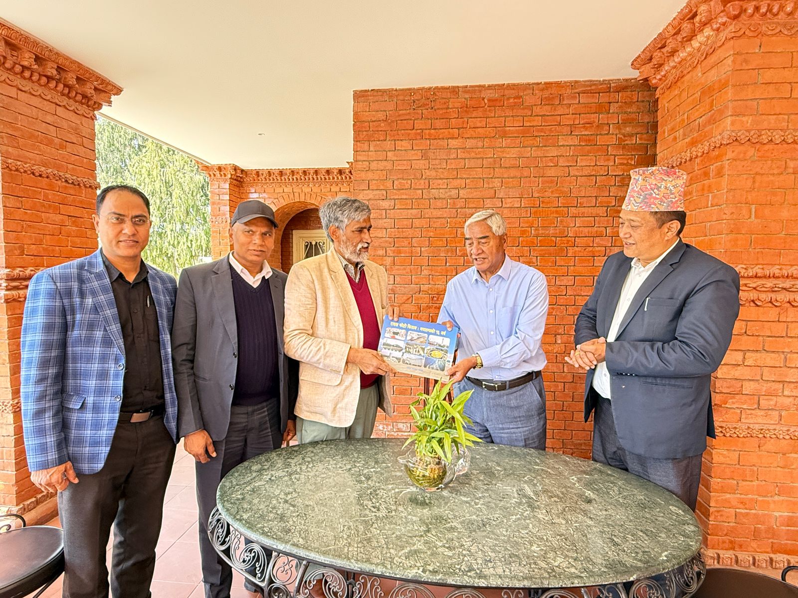अझै जनअपेक्षाअनुसारका धेरै काम गर्न बाँकी छ, सबै हातेमालो गरी अघि बढौँः सभापति देउवा
