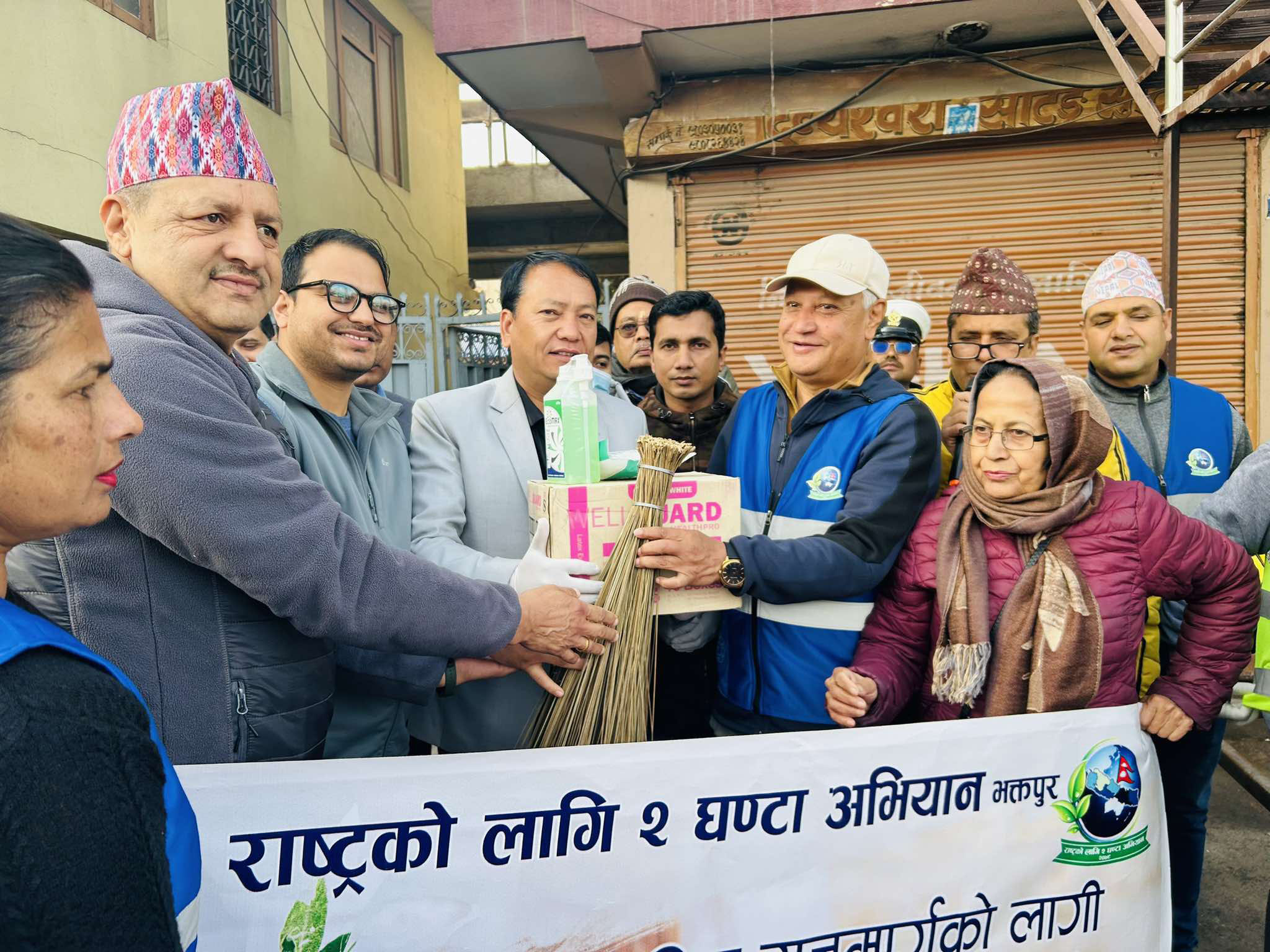 ‘राष्ट्रका लागि दुई घण्टा अभियान’ मा बागमतीका स्वास्थ्यमन्त्री थापा