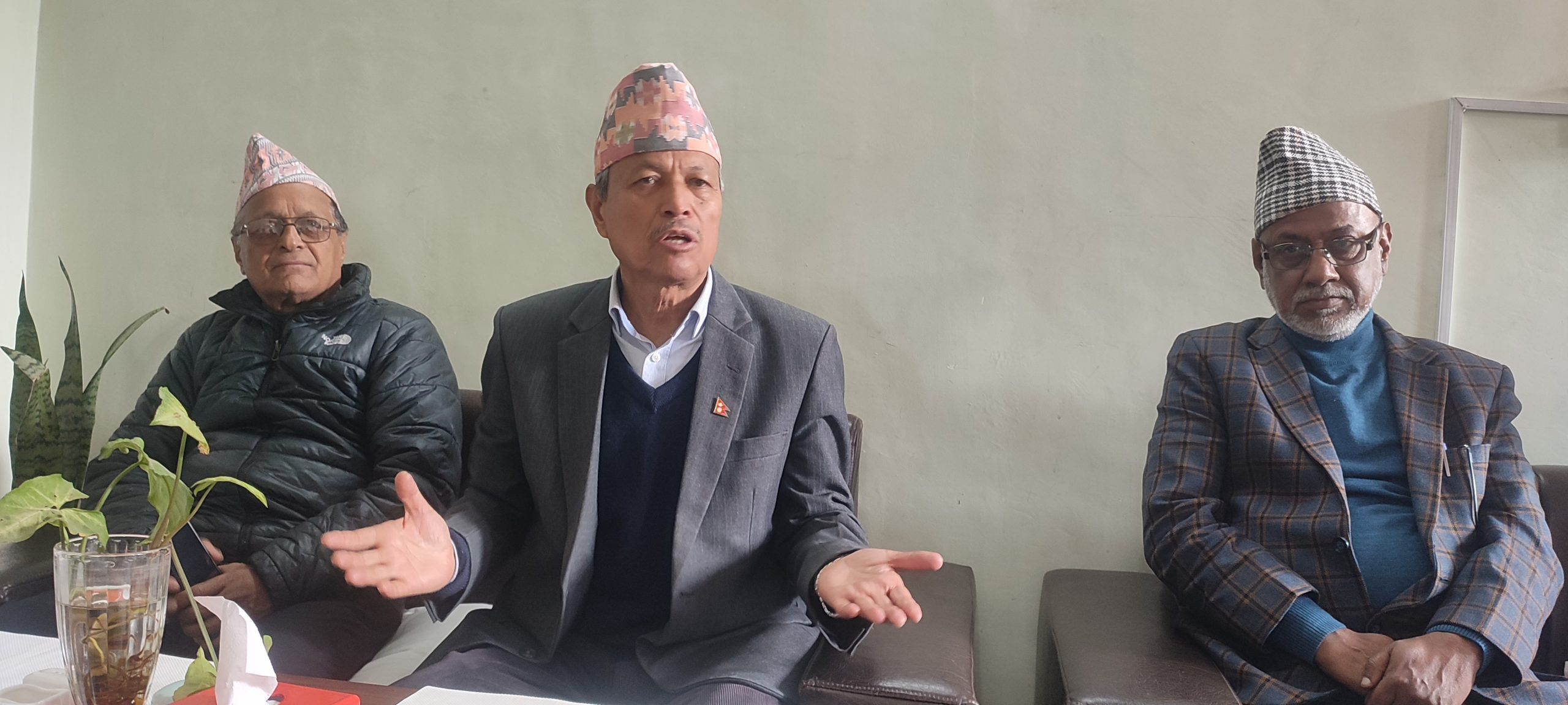 एमाले र कांग्रेसले संविधानअनुसार काम गर्न नसकेको रावलको आरोप