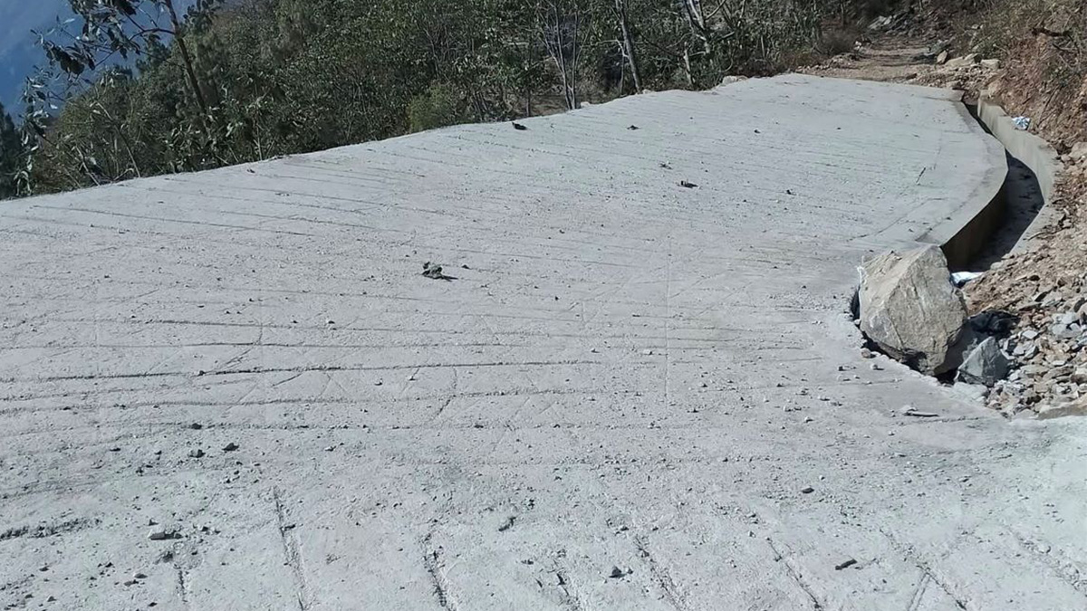 आँबुखैरेनीका तीन सडक धमाधम स्तरोन्नति हुँदै, काम अन्तिम चरणमा