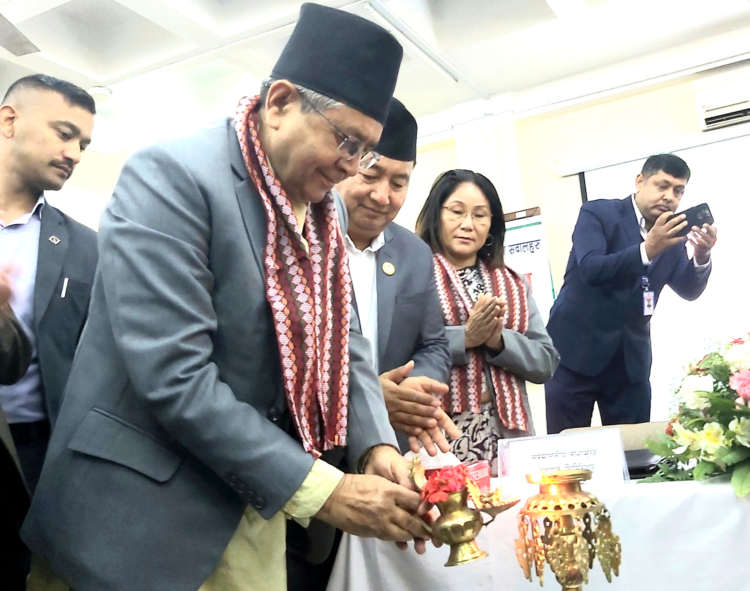 संसदमा विचाराधीन विधेयकहरू शीघ्र टुङ्ग्याउने काम प्रयास भइरहेको छः सभामुख घिमिरे