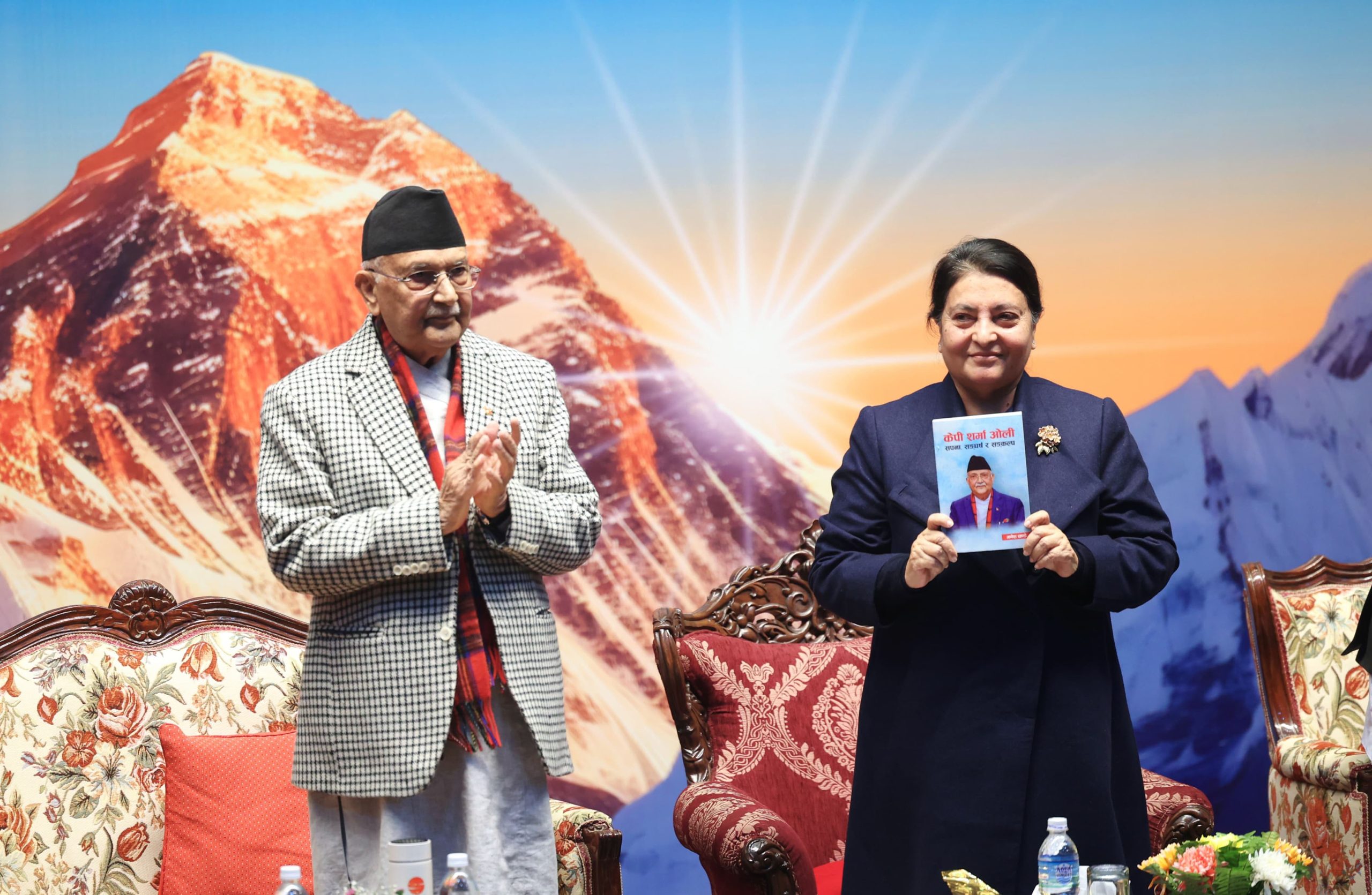 गुट र फुटलाई परास्त गरेर पार्टीलाई सुदृढ तुल्याउन निर्वाह गरेको ओलीको भूमिका सराहनायोग्यः पूर्वराष्ट्रपति भण्डारी